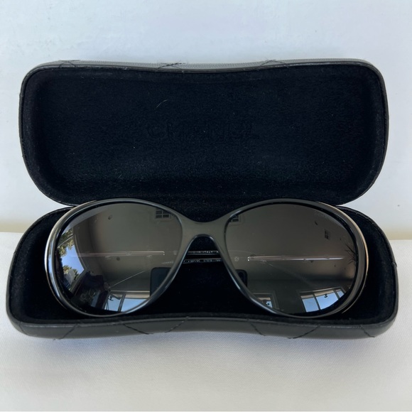 CHANEL 6037 Black w Silver CC Logo Frame Smokey Gray Gradient Lenses Sunglasses - Picture 16 of 16